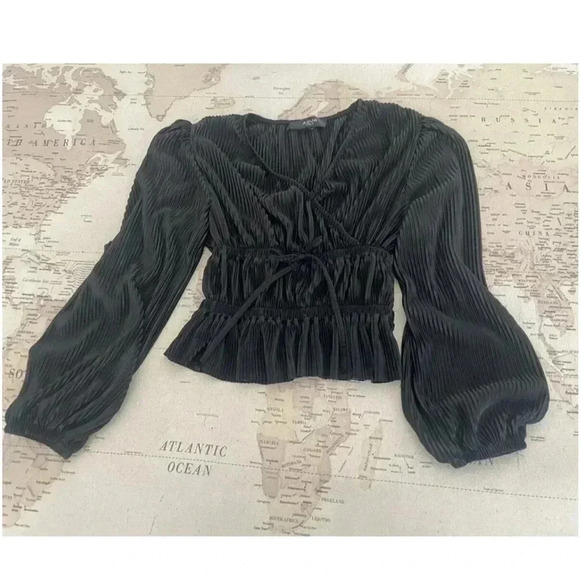 Aqua Girl 7/8 Black Fan Pleated Blouse - Picture 4 of 7